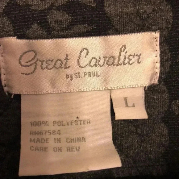 Great Cavalier short button up coat with two open front pockets. - Picture 4 of 8